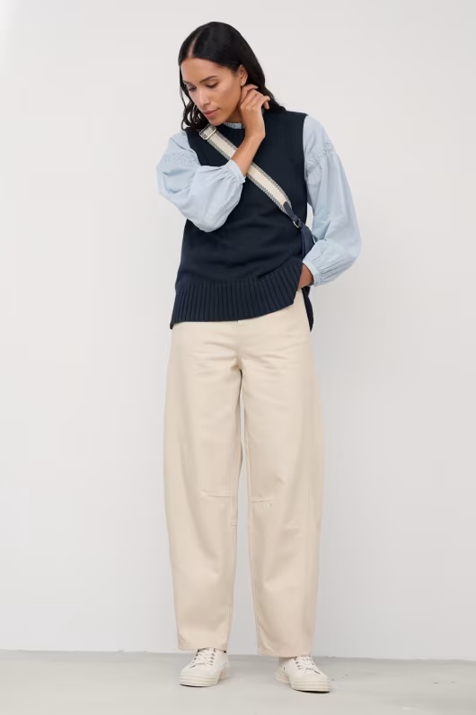 Gwenver Barrel Leg Jeans